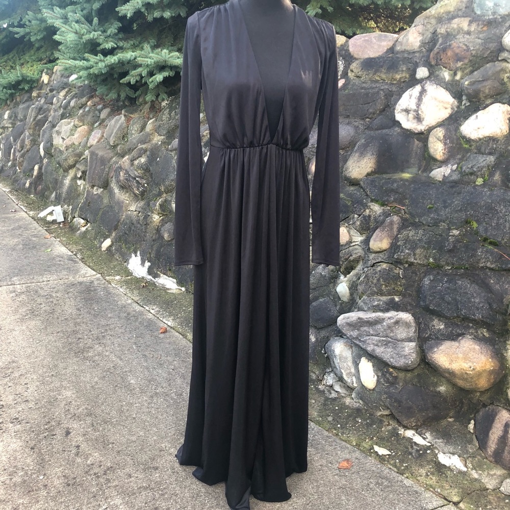 🆕 High slit long sleeve black dress